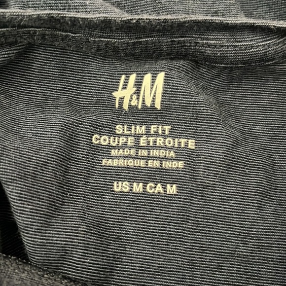 H&M basic tshirt - Picture 3 of 3